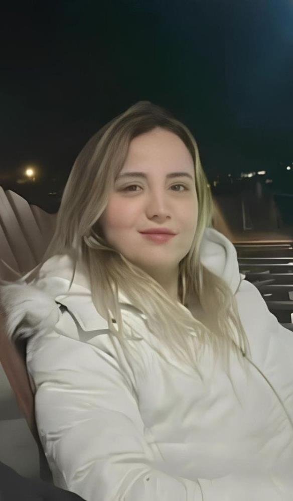 Eşini elleriyle boğarak öldürdü