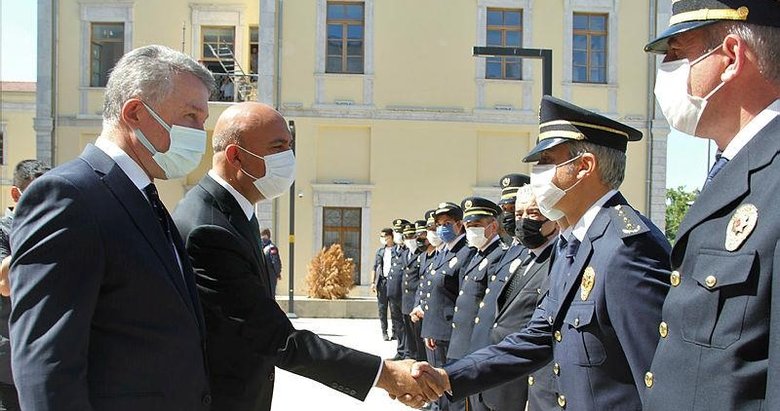 İzmir’de devir-teslim! İzmir İl Emniyet Müdürü Mehmet Şahne görevine başladı