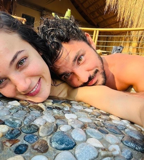 Pınar Deniz aileye girdi! Ufukta evlilik mi var?