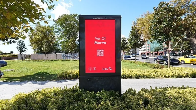 81-ilde-herkes-bu-billboardlari-konusuyor-yolda-aniden-karsiniza-cikarsa-sasirmayin-1788950284427.jpeg