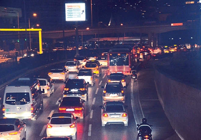 Izmir Trafigi Her Saat Sikisik Surmanset Haberleri