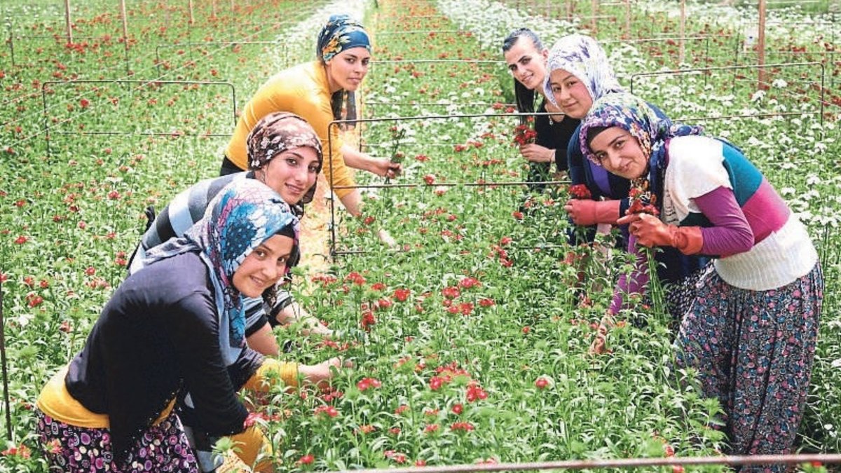 Bayındır’a çiçekle gelen kalkınma