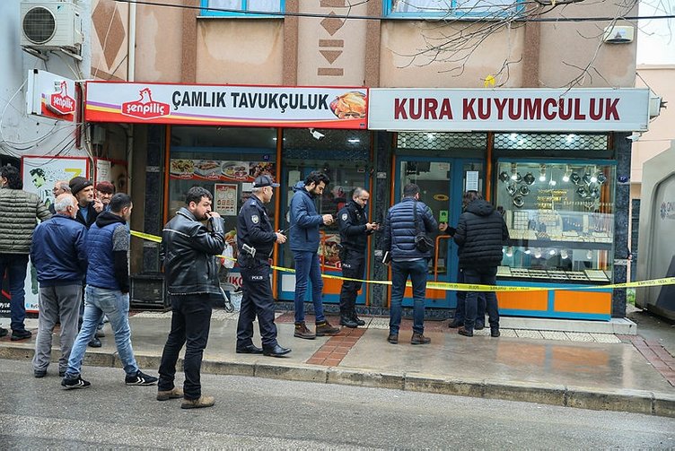 İzmir Buca’da kuyumcu soygunu! 2 kişi silahla yaralandı
