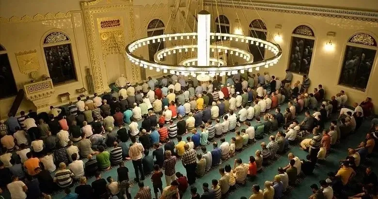İzmir cuma namazı saati 4 Eylül 2026 | Diyanet İzmir öğle ezanı saat kaçta okunuyor?