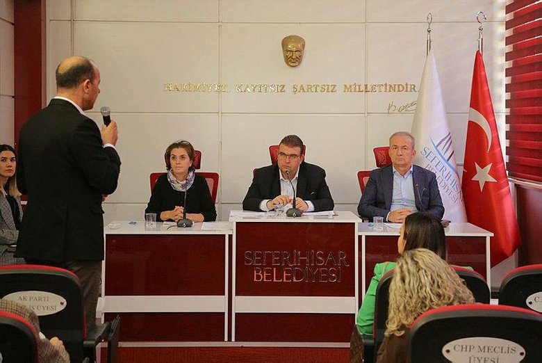 CHP’li Soyer’in bankamatik memurları! İşe gelmeden maaş alıyorlar