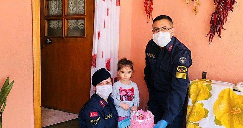 Jandarmadan 4 yaşındaki Ece’ye doğum günü