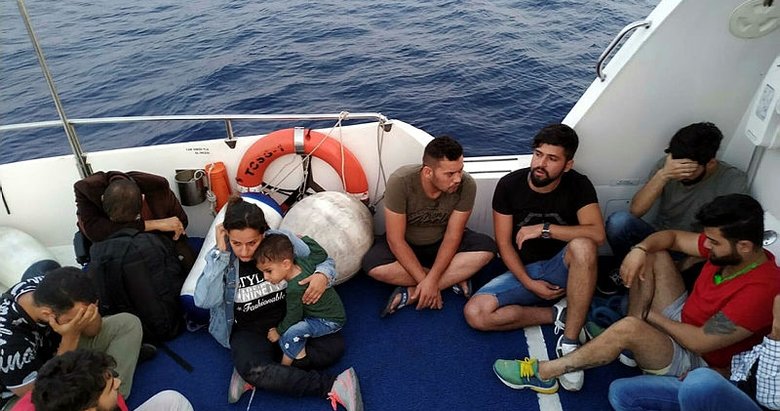 Fiber tekneyle Yunan adalarına gitmek isterken yakalandılar