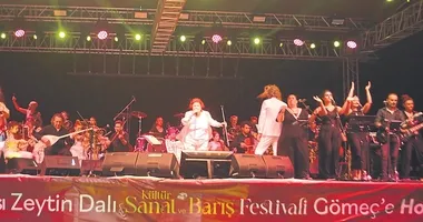 Balıkesir’de Selda Bağcan’dan 50 bin kişilik konser
