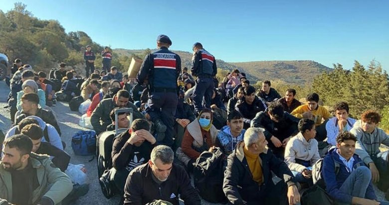 İzmir’de göçmen kaçakçılığına geçit yok: 107 kaçak göçmen ile 11 organizatör yakalandı