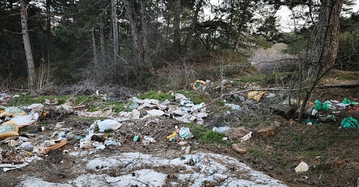 Denizli Buldan'da utandıran görüntü! Doğayı çöpe boğmuşlar