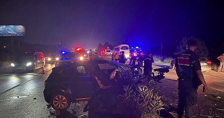 Milas’taki kazada yol savaş alanına döndü: 2 ölü, 7 yaralı
