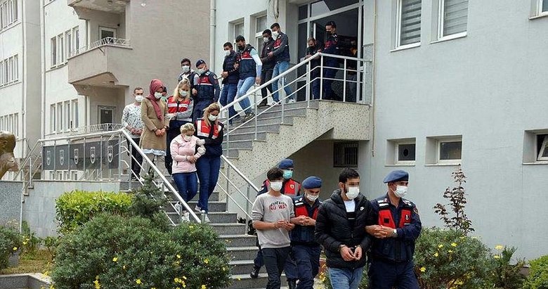 İzmir’de uyuşturucu şebekesi çökertildi