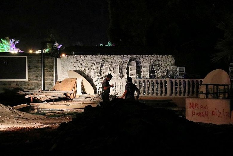 İzmir’deki Saime Sultan Yalısı’nda ’kaçak’ yıkımı