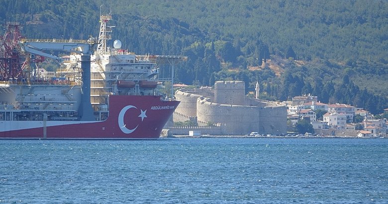 Abdülhamid Han sondaj gemisi Çanakkale Boğazı’ndan geçti