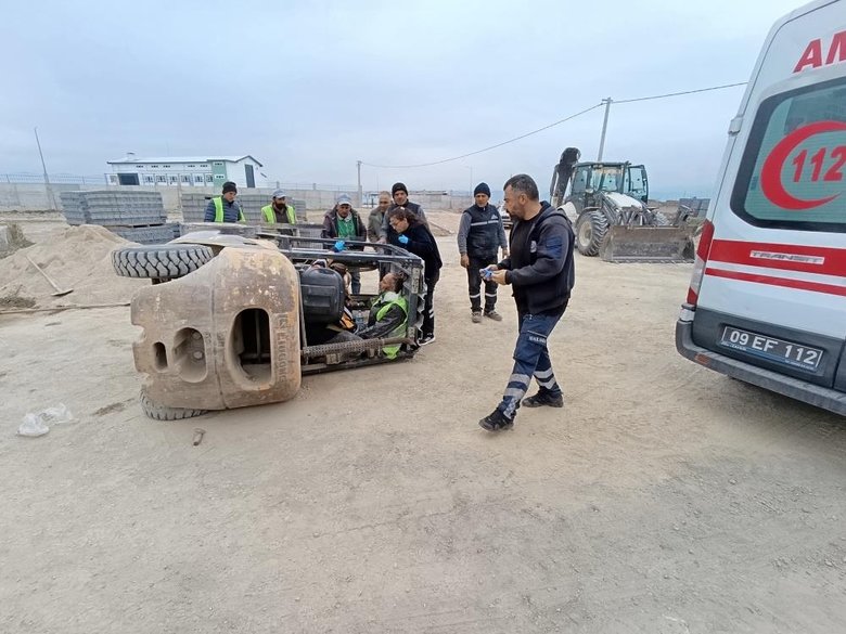 Parke taşı taşıyan forklift devrildi: 1 yaralı