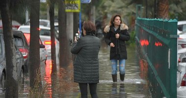 İzmir'i sel ve fırtına vurdu! Caddeleri su bastı