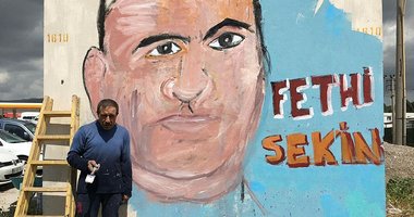 İzmir'de Fethi Sekin sevgisini duvarlara kazıdı