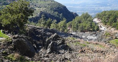 Muğla’da toprak kayması; yol ulaşıma kapatıldı