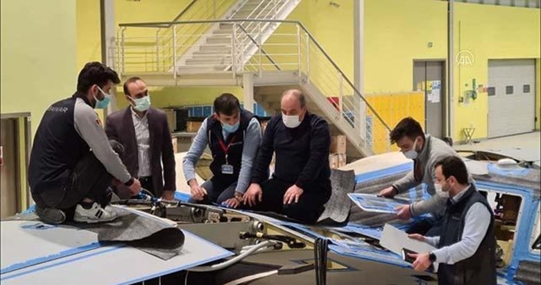 Bakan Varank, AKINCI S-1 hava aracını inceledi