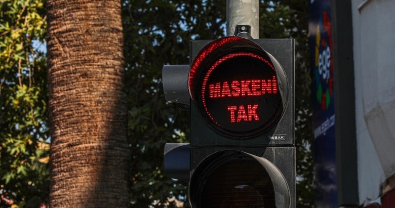 Denizli’de trafik ışıklarında ’maske’ uyarısı