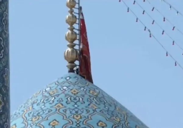 İran kırmızı intikam bayrağını astı