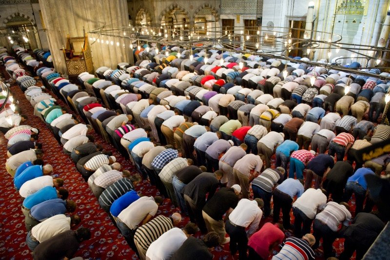 Cuma namazı nasıl kılınır? Cuma namazı kaç rekat? İşte Diyanet'in adım adım  cuma namazı kılınışı...