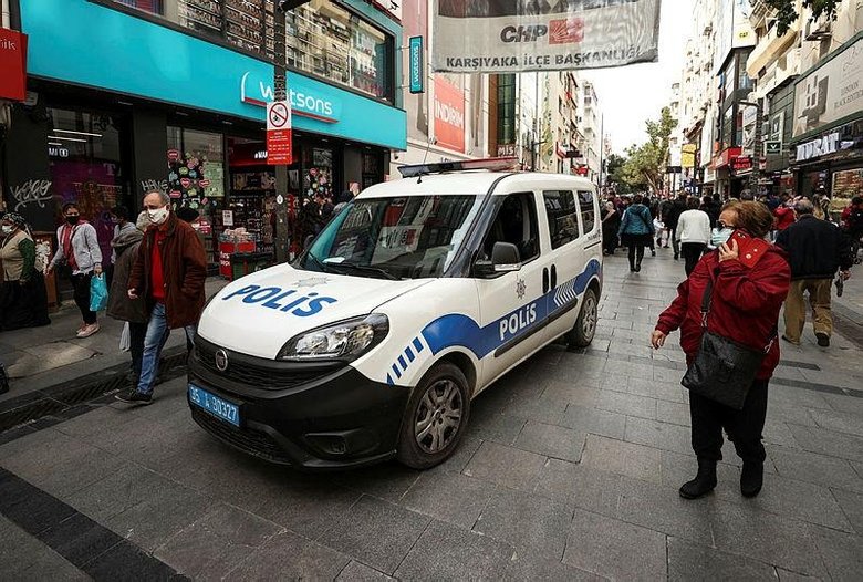 Kısıtlamasız ilk cumartesi! İzmir kendini sokağa attı