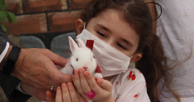 Başkan Erdoğan’dan yavru tavşan istemişti! Küçük Cemre hayaline kavuştu