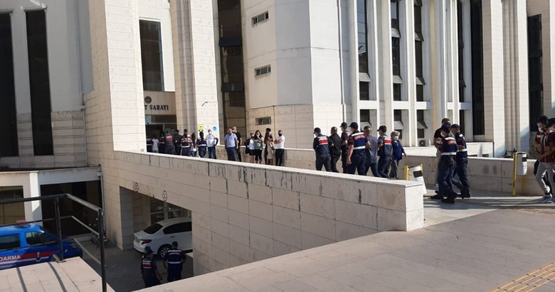 Yaşlı kadını dolandırıp paraları lüks rezidansta harcarken JASAT’a yakalandılar