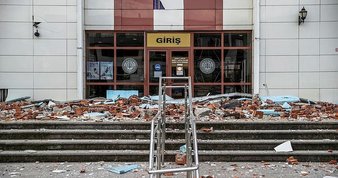 Düzce’de 5,9 büyüklüğünde deprem! O anlar güvenlik kamerasında
