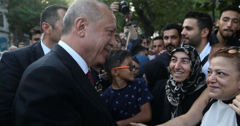 Başkan Erdoğan’a Sultanahmet’te yoğun ilgi!