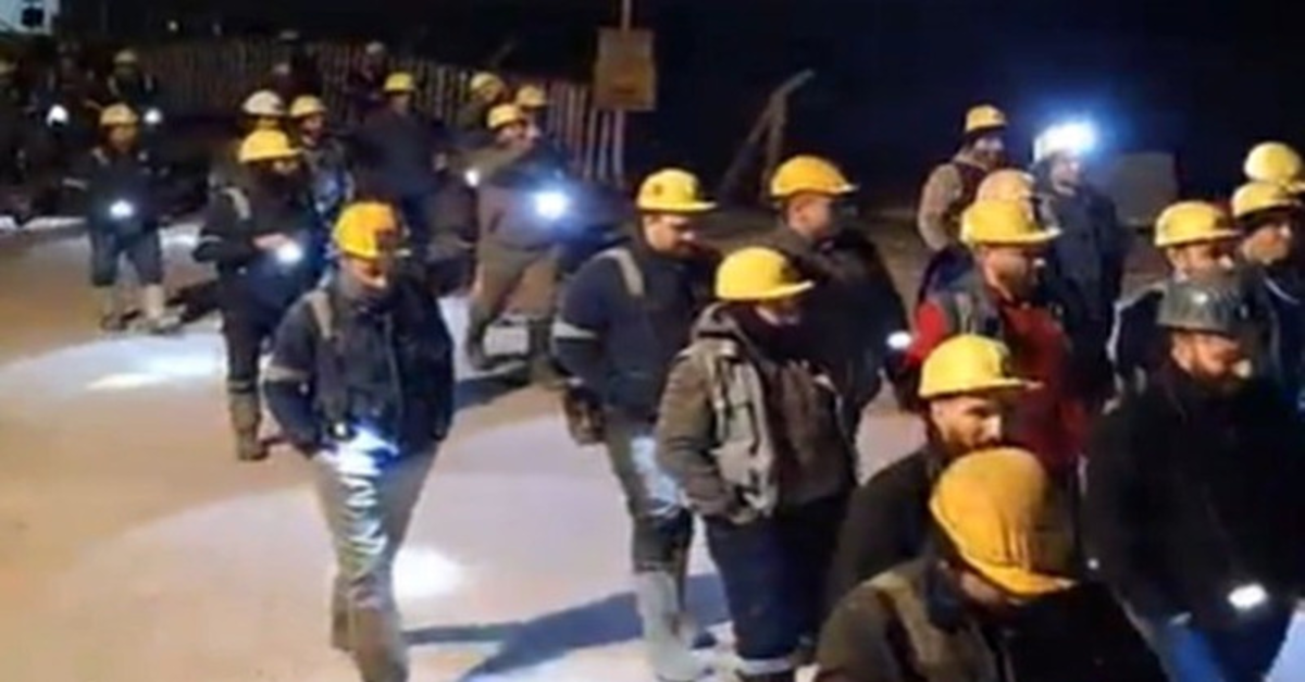 İzmir Kınık'ta maden işçileri eylemde!