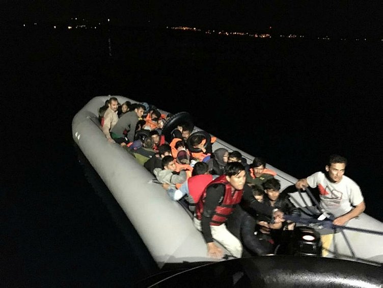 İzmir Çeşme ve Dikili’de 251 düzensiz göçmen yakalandı