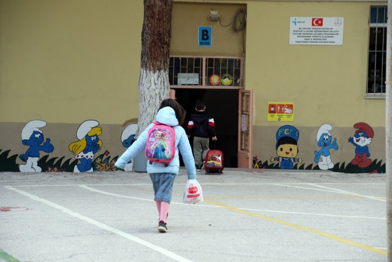 Okullar saat kaçta açılacak? MEB 9 Eylül Pazartesi okul açılış saatleri...