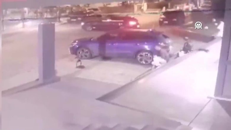 Fenerbahçeli eski futbolcu Serhat Akın'a saldırı kamerada | Video