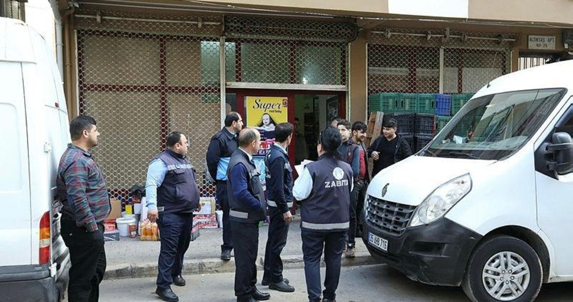 Izmir De Tatlici Dukkaninda Mide Bulandiran Manzara Izmir Haberleri