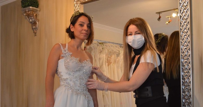 Izmir De Gelinlik Provalari Evde Yapiliyor