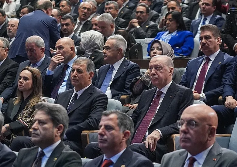 Son dakika: İzmir Büyükşehir Belediye Başkanı Cemil Tugay AK Parti’ye katıldı! Rozetini Başkan Erdoğan taktı