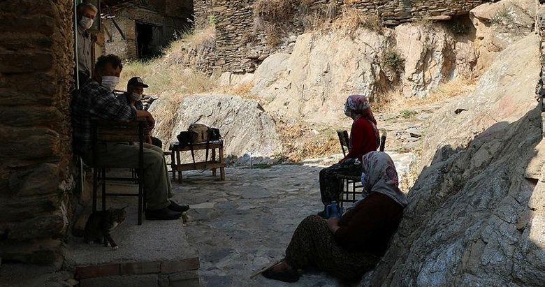 İzmir’de ’kendinden sosyal mesafeli’ köy! Korona döneminde tersine göç yaşanıyor