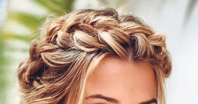 Romantik saç modası: Taç örgü