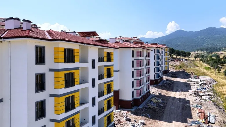 balikesirde-deprem-yaralari-sariliyor-305-konut-hak-sahiplerine-teslim-ediliyor-1786341503736.jpeg