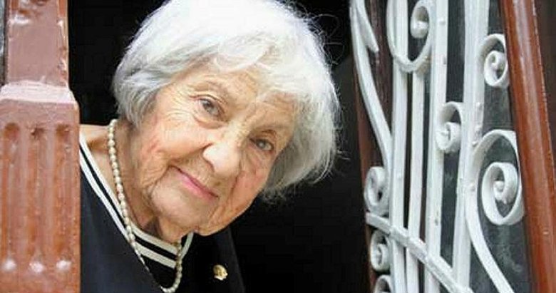 Türkiye’nin ilk kadın ortodontisti Ayşe Mayda, İzmir’de yaşamını yitirdi