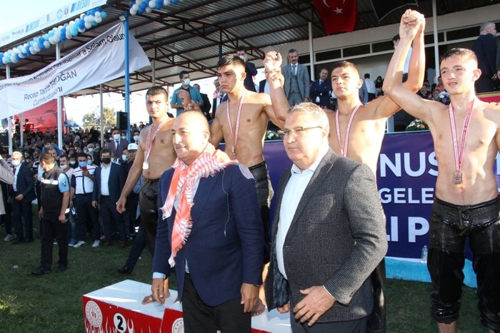 Manisa’da yağlı pehlivan güreşi heyecanı yaşandı