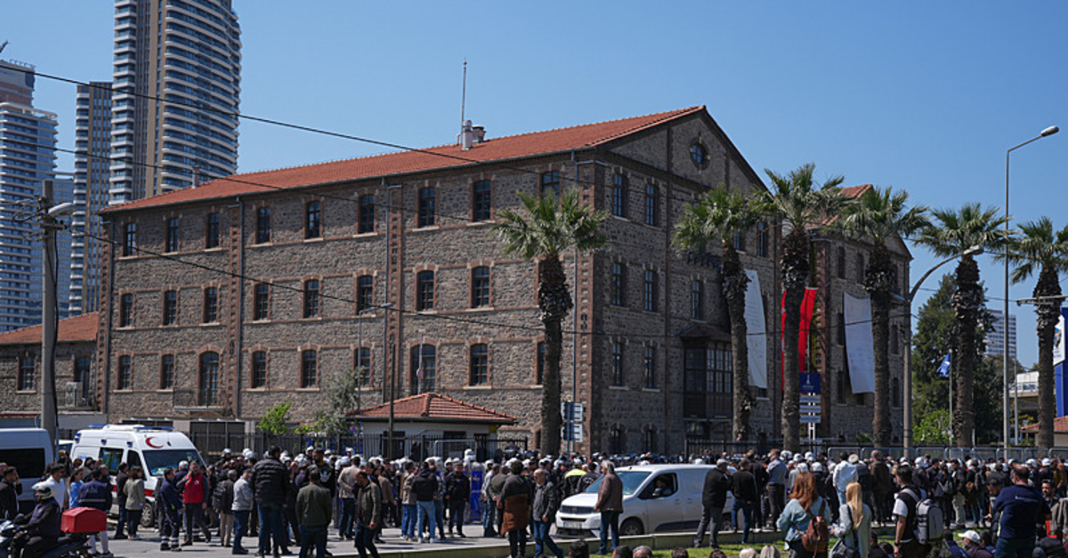 Meslek Fabrikası dev bir kütüphane olacak! Ticari kapı değil kültür hazinesi!