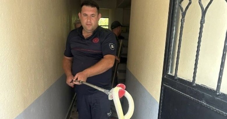 Gönen’de eve giren yılan paniğe neden oldu