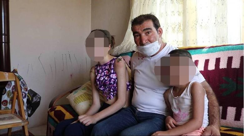 İzmir Foça’da kan donduran iddia! Üvey babadan iki kardeşe keser sapıyla şiddet