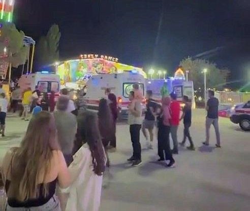 İzmir’de lunaparkta faciadan dönüldü: Ağaç dallarına çarpan salıncaktaki 6 kişi yaralandı