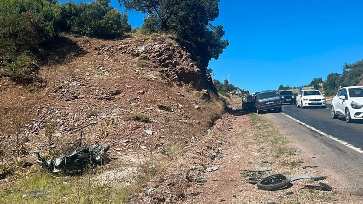 Muğla'da otomobil ile motosikletin çarpıştığı kazada 1 kişi öldü, 2 kişi yaralandı