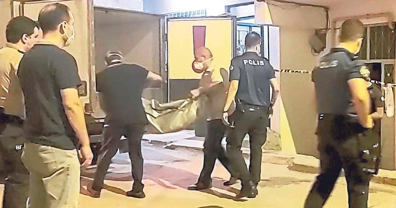 İki çocuğunu öldüren anne kafasına sıktı!