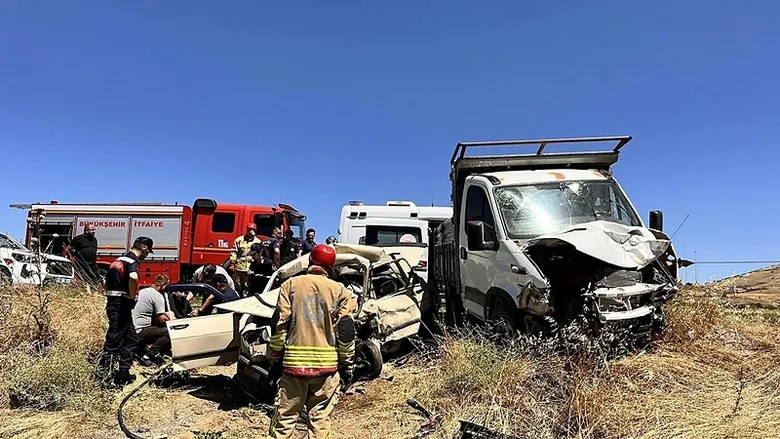 Manisa’da feci kaza! Otomobille kamyonet çarpıştı: 1 ölü, 1 yaralı